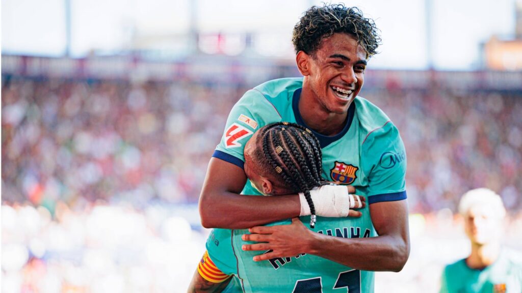 Lamine Yamal celebra su doblete en la victoria del Barcelona ante Levante