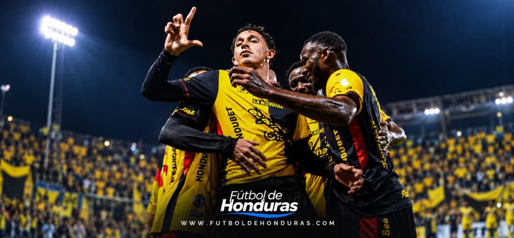 Nixon Cruz celebra el triunfo de Real España ante Motagua
