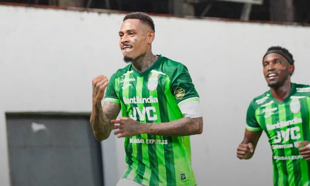 Henry Figueroa celebra el gol de Marathón ante Olimpia en el Apertura 2026