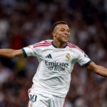 Kylian Mbappé celebra con el Real Madrid ante Rayo Vallecano en LaLiga