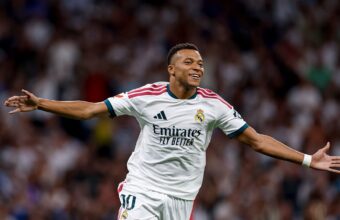 Kylian Mbappé celebra con el Real Madrid ante Rayo Vallecano en LaLiga